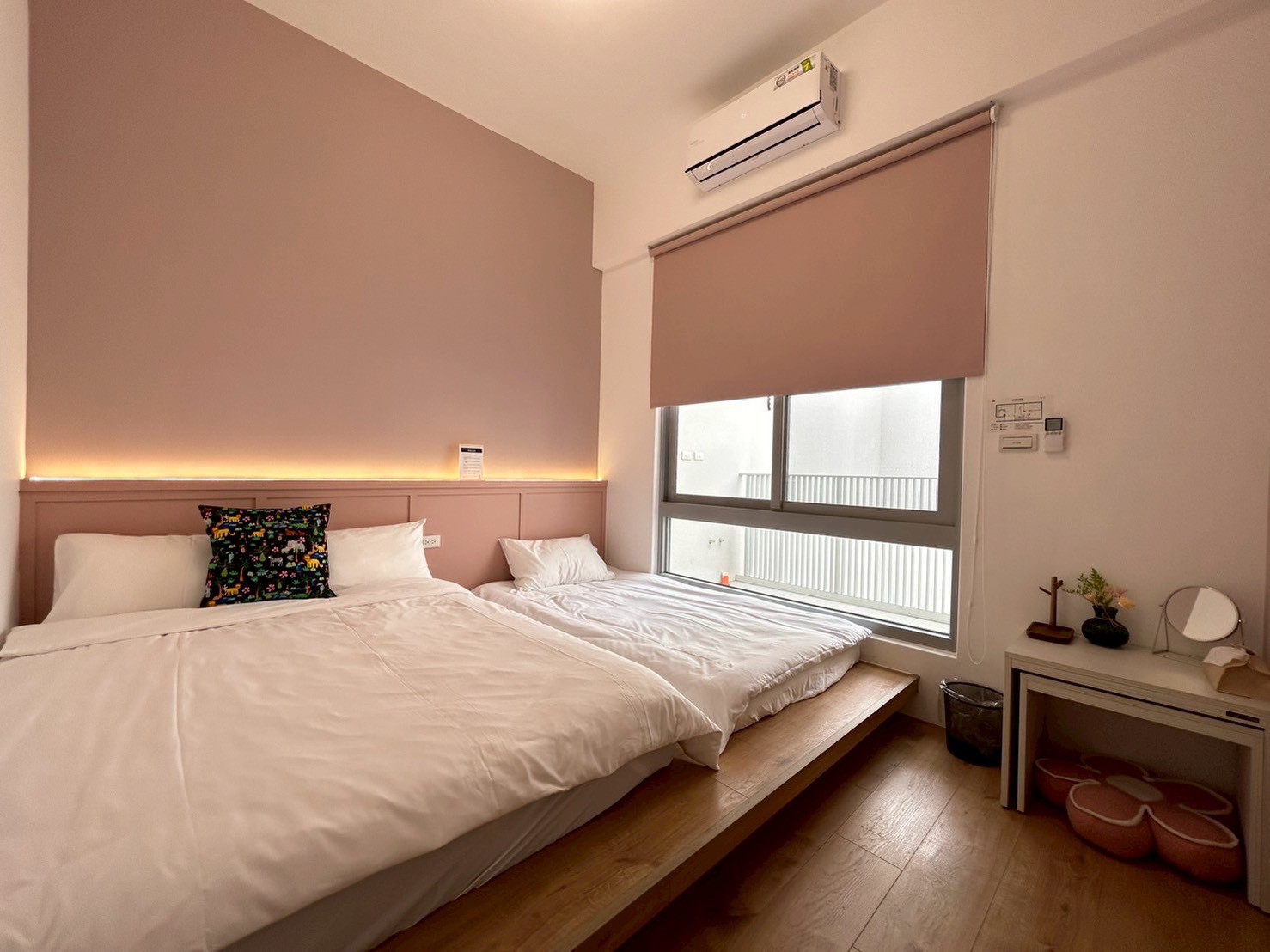 2F:粉調雙人房∣遇見溫柔(可加1人床)